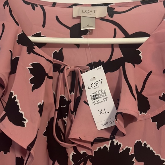 Beautiful blouse with ruffle sleeve - Picture 2 of 2